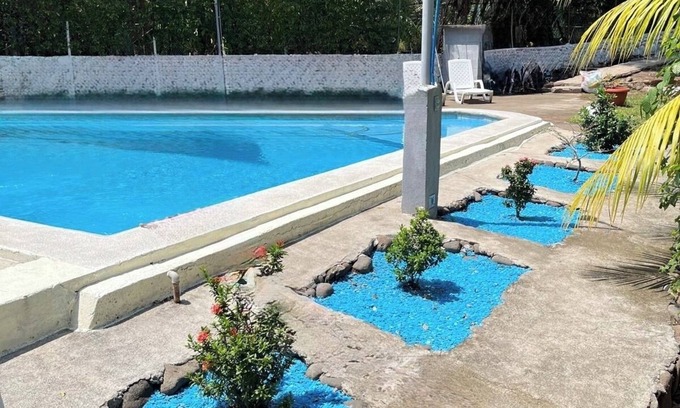 Tamanique House | Spacious “ Home,Sweet Home” 3 mins.from the beach .Close to restaurants ,stores