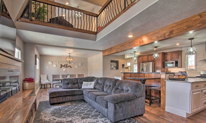 Great Falls House | Spacious Home w/ Hot Tub, ~ 3 Mi to Giant Springs!