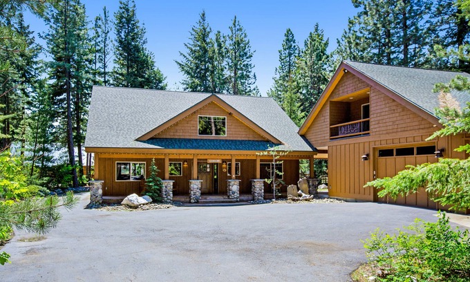 Ronald Cabin | Spacious home with fireplace, firepit, jetted tub & gas grill - close to lake