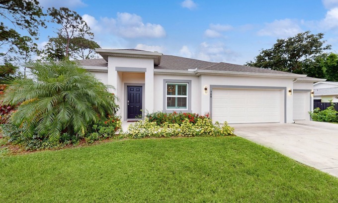 Sebastian Highlands House | Spacious home with private porch, hammock, close to boat ramps