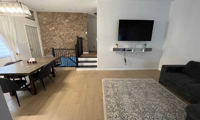 Laval House | Spacious Home with Private Parking, Close to the Mall, Airport and Highways.