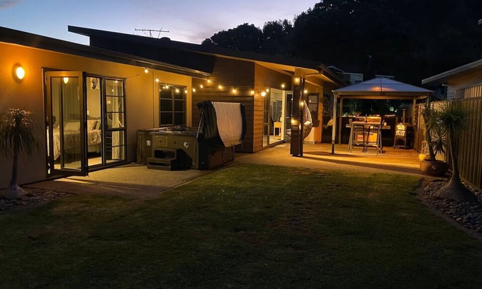 Ohope House | Spacious Home with Spa Sleeps - 12 in Ōhope. 2min walk to Harbour, 5min to Beach