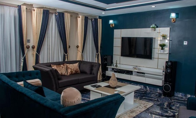 Lagos Apartment | Spacious & Homely 3BR Serviced Flat in Ogudu, Lagos - with less than 20min drive to/fro the International Airport