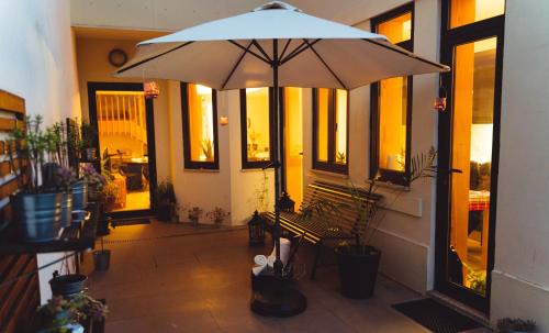 Paranhos House | Spacious House in Porto + Garden