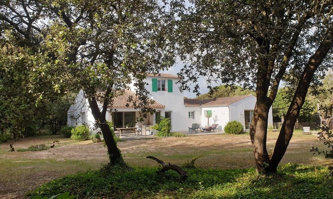 La Remigeasse Villa | Spacious house on the wild coast, 100 m from the beach.