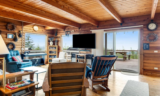 Port Angeles House | Spacious house w/mountain views, bunkhouse & hot tub—dogs welcome