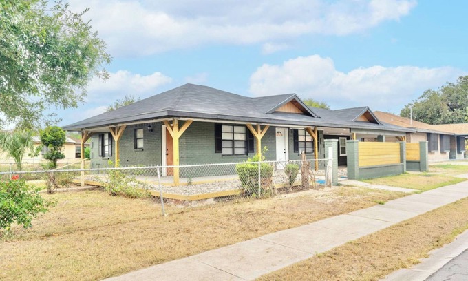 McAllen House | Spacious in Downtown McAllen