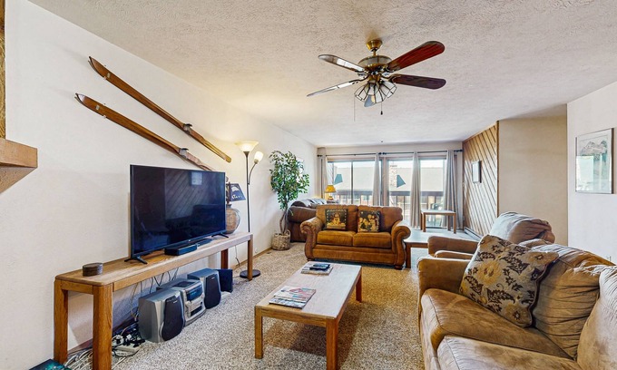 Historic District Condo | Spacious, in-town condo with balcony, pools, hot tub, tennis - walk to lifts