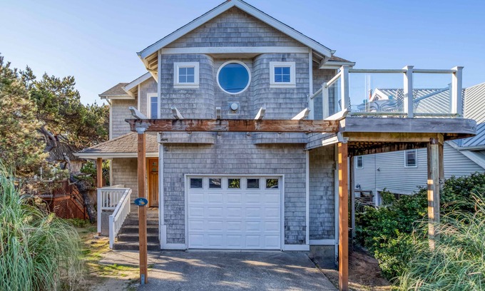 Manzanita House | Spacious King Suite, Lofty Great Room, 6 Bedrooms, Hot Tub Near Manzanita Beach!