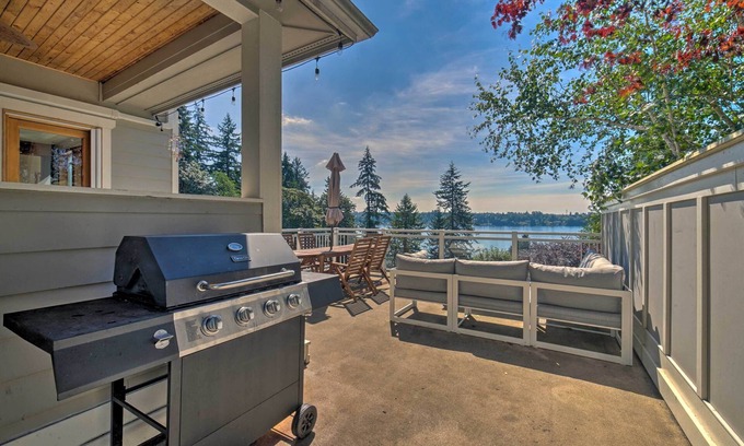 Lake Stevens Cottage | Spacious Lake Stevens Home w/Fire Pit, Patio
