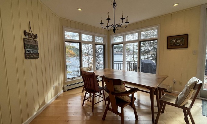 Utterson Cottage | Spacious Lakeside Cottage on beautiful Mary Lake - Muskoka, Huntsville