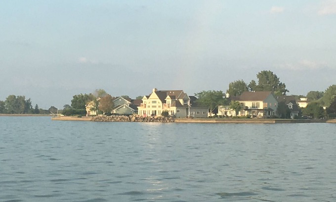 St. Marys House | 🌕🌖🌗🌘🌑Spacious Lakeside retreat with once in a lifetime Solar Eclipse views