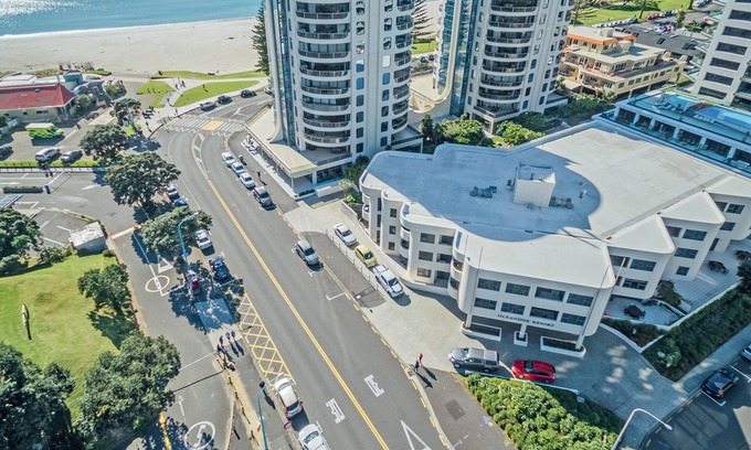 Mount Maunganui Apartment | Spacious Large Modern Apartment in Fantastic Location