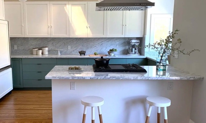 Elmwood Apartment | Spacious, light-filled flat in leafy, cafe-filled neighborhoodn