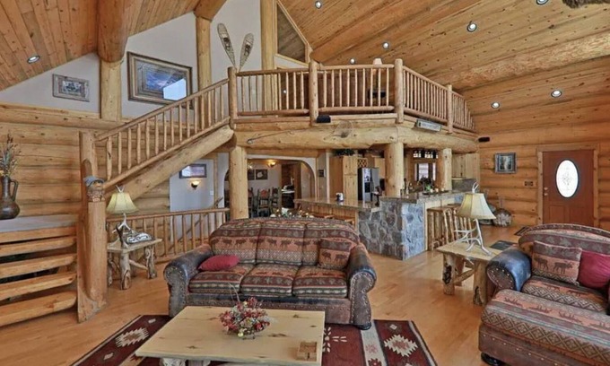 Silvercreek Ski Chalet | Spacious Log home, 3750 sqft. Mountain view, Hot tub, 4 min from Granby Ranch