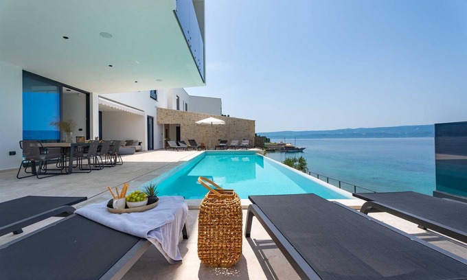 Omis Villa | Spacious Luxury 5-BR Villa for 10 by the sea, with infinity pool