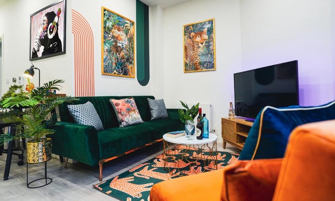 Stevenage Apartment | Spacious Luxury Apartment in Stevenage, Sleeps 6, with Free Parking, and Free Wi-Fi