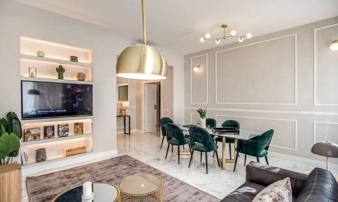 Rione VII Regola Apartment | Spacious Luxury Family Home - 6 AC/WIFI/Heating/Elevator