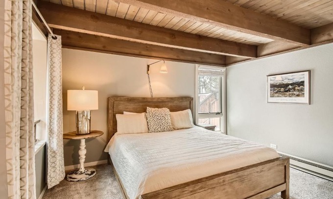 Warrior's Mark House | Spacious Mill Run 3 Townhouse