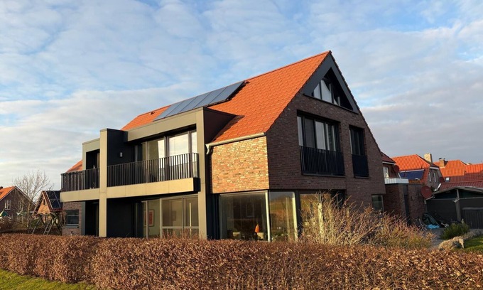 Neuharlingersiel House | Spacious modern vacation home on the canal in Nordic design
