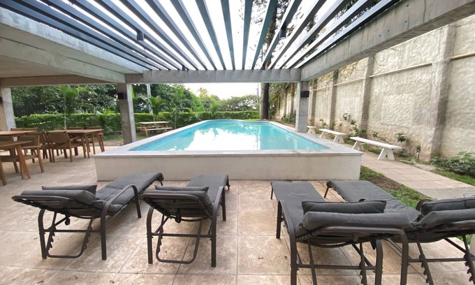 San Salvador Condo | Spacious Modern and Cozy Apartment with Pool and Gym