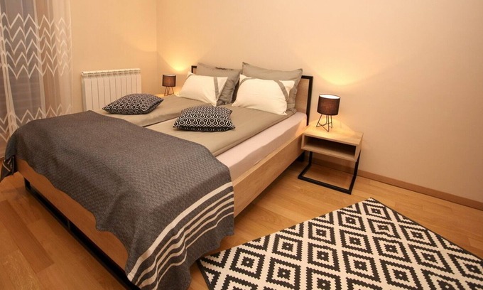 Zlatibor Apartment | Spacious modern apartment overlooking the hills and Gold Gondola station