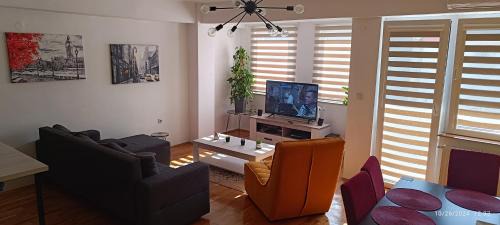 Kisela Voda Apartment | Spacious Modern Apartment with Private Parking
