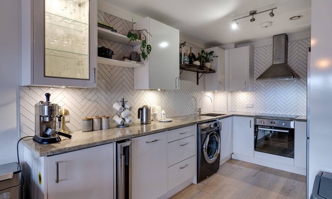 Camberwell Apartment | Spacious Modern Camberwell Apartment