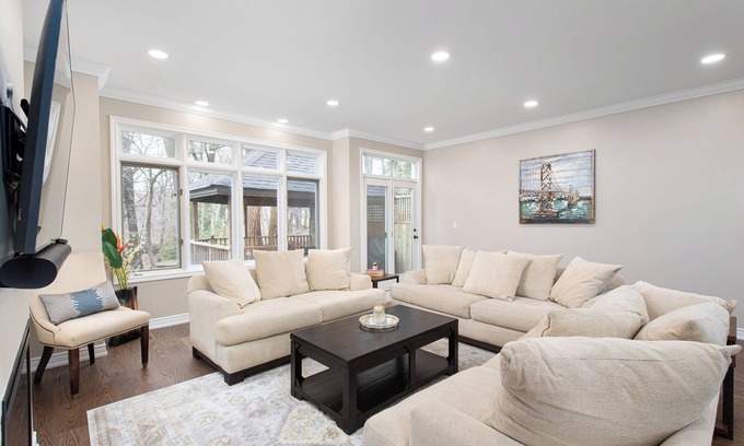 Broadview North House | Spacious & Modern Home in The Heart of Toronto