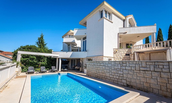 Okrug Gornji Villa | Spacious Modern Villa With 36 Sq m Pool Just 70m From The Beach