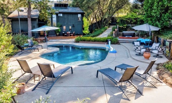 Oakhurst House | Spacious Mountain View Home - Pool, Spa, Game Room & Stunning Views [Sleeps 13]
