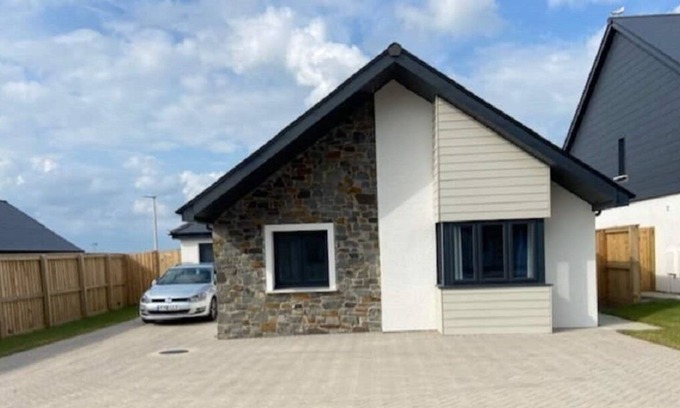 St Davids House | Spacious new 4 BR bungalow in St David's, sleeps 8