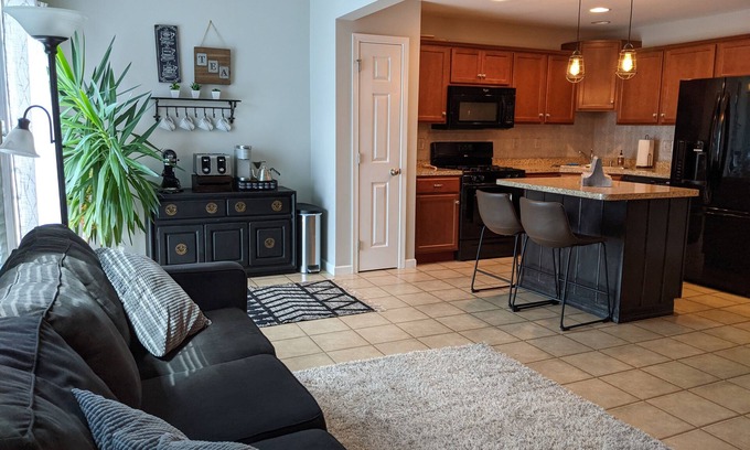 Bellefonte House | Spacious New Townhouse - 10 mins from PSU