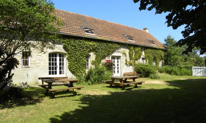 Asnieres-en-Bessin House | Spacious Normandy Haven