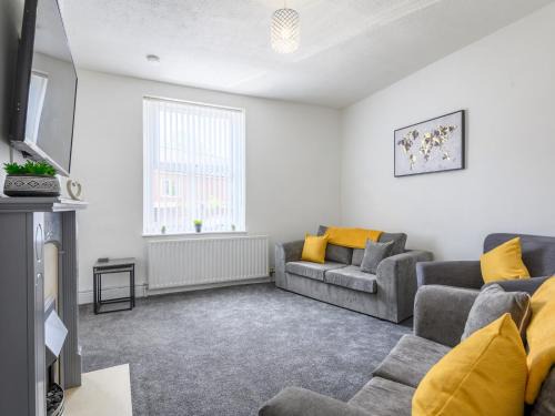 Morley House | Spacious Oasis - Perfect for Large FamiliesGroups Pass The Keys