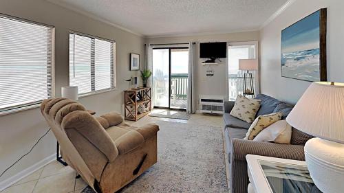 Myrtle Beach House | Spacious Oceanfront Condo with Direct Beach Access