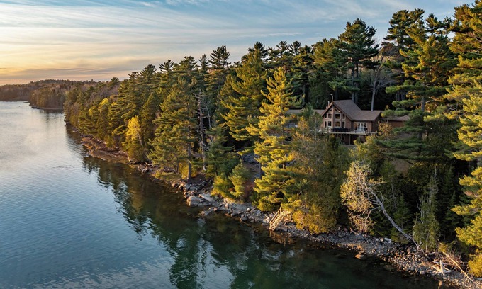 Hancock House | Spacious Oceanfront Chalet: Hot tub, Sunset Views, Game room