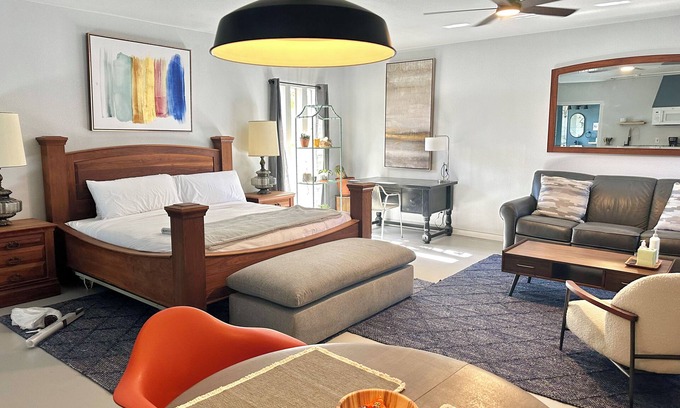 Central Oklahoma City Apartment | Spacious OKC Studio | $1700/month #MR | Kitchenette + King Bed