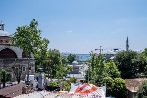 Tophane Apartment | Spacious One Bedroom Apartment with View and Elevator