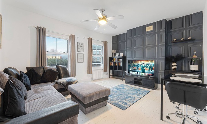 Coldharbour Apartment | Spacious One Bedroom Private Flat in Brixton +Wifi