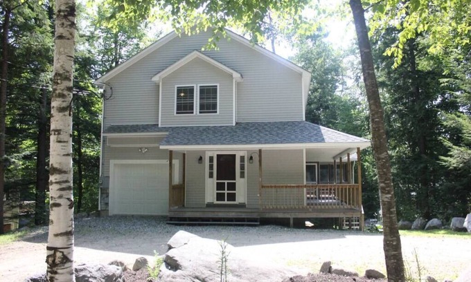 Moultonborough House | Spacious Open Concept House with Beach Access