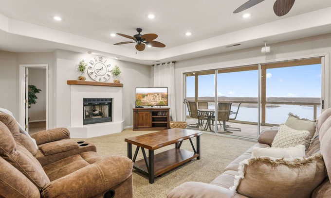 Lake Ozark Condo | Spacious Penthouse 4 bedroom, 4 bath condo, spectacular view of the lake -Off HH