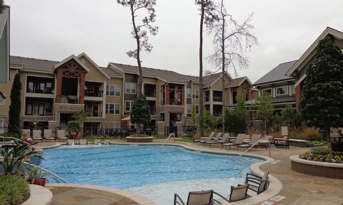 Grogan's Mill Apartment | Spacious Pool View 1 Bedroom/1 Bath Condo in The W