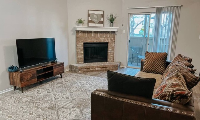 South Side Apartment | Spacious Poolside Oasis with Easy Access & Parking