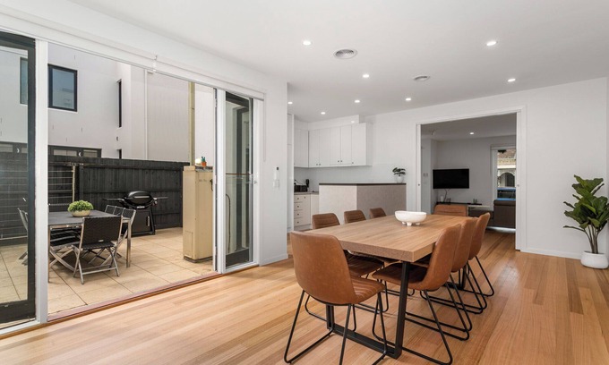 Port Melbourne House | Spacious Port Melbourne Home