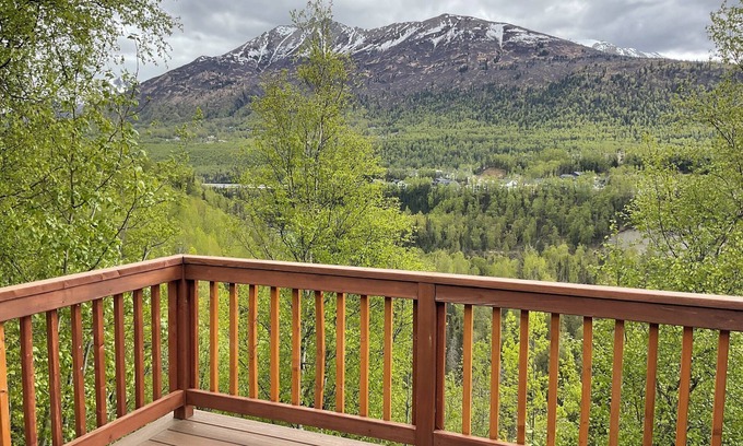 Eagle River House | Spacious Private Home w/Mountain Views, 7 P Hot Tub, Lg Patios, 4Bed, Sleeps 12