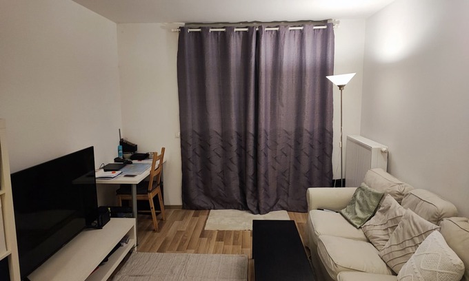 Favoriten Apartment | Spacious + quiet 65m2 Apartment Balcony, Terrace, Swimming Pool, fully furnished