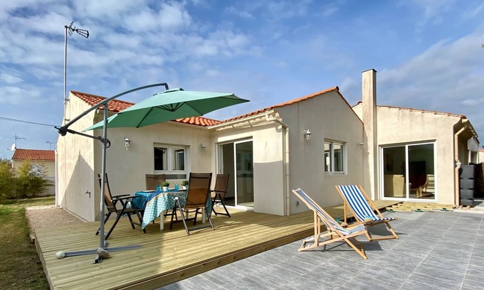 Bretignolles-sur-Mer House | Spacious Renovated House with Terrace, Garden, 300m to Sea, Quiet Area, WiFi