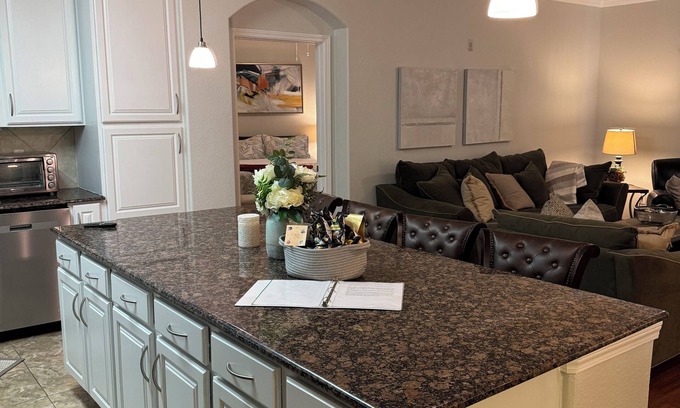 Columbia Condo | Spacious recently updated 2/2 condo w/AC, WiFi Columbia, SC steps from stadium!
