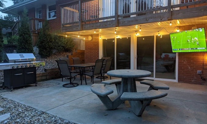 South Bend House | SPACIOUS Renovated Home 2 Miles to ND Campus w/OUTDOOR TV, Firepitš„, Big Yard